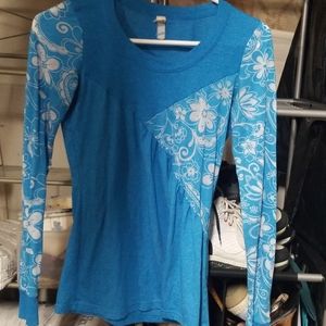 Womens long sleeved shirt